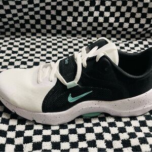 Nike woman’s 9 1/2 like new running shoes